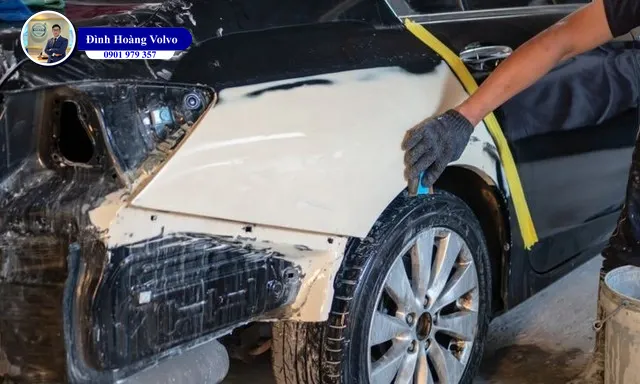 Vì sao người mua ô tô cũ thường dùng tay gõ nhẹ vào thân xe - Đình Hoàng Volvo Car Đà Nẵng