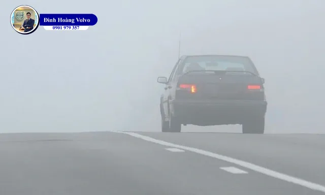 Vì sao đèn sương mù phía sau trên nhiều mẫu ô tô chỉ sáng một bên- Đình Hoàng Volvo Car Đà Nẵng