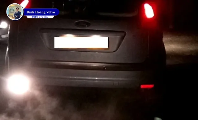 Vì sao đèn sương mù phía sau trên nhiều mẫu ô tô chỉ sáng một bên - Đình Hoàng Volvo Car Đà Nẵng