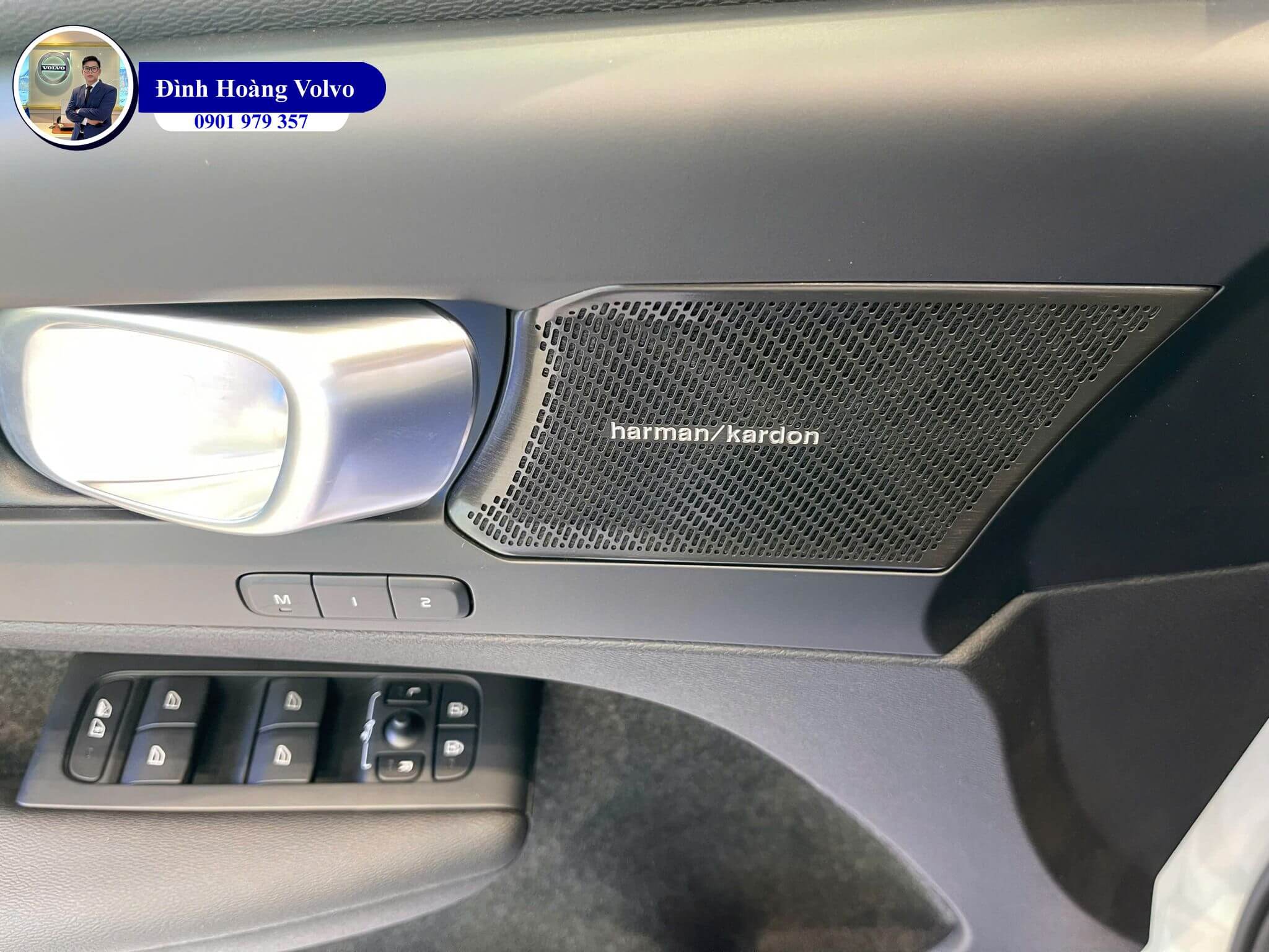 Hình ảnh thực tế chi tiết Volvo EC40 Ultra 2025 Màu Xanh Dương Cloud Blue nội thất Đen Charcoal Leather - Đình Hoàng Volvo Car Đà Nẵng