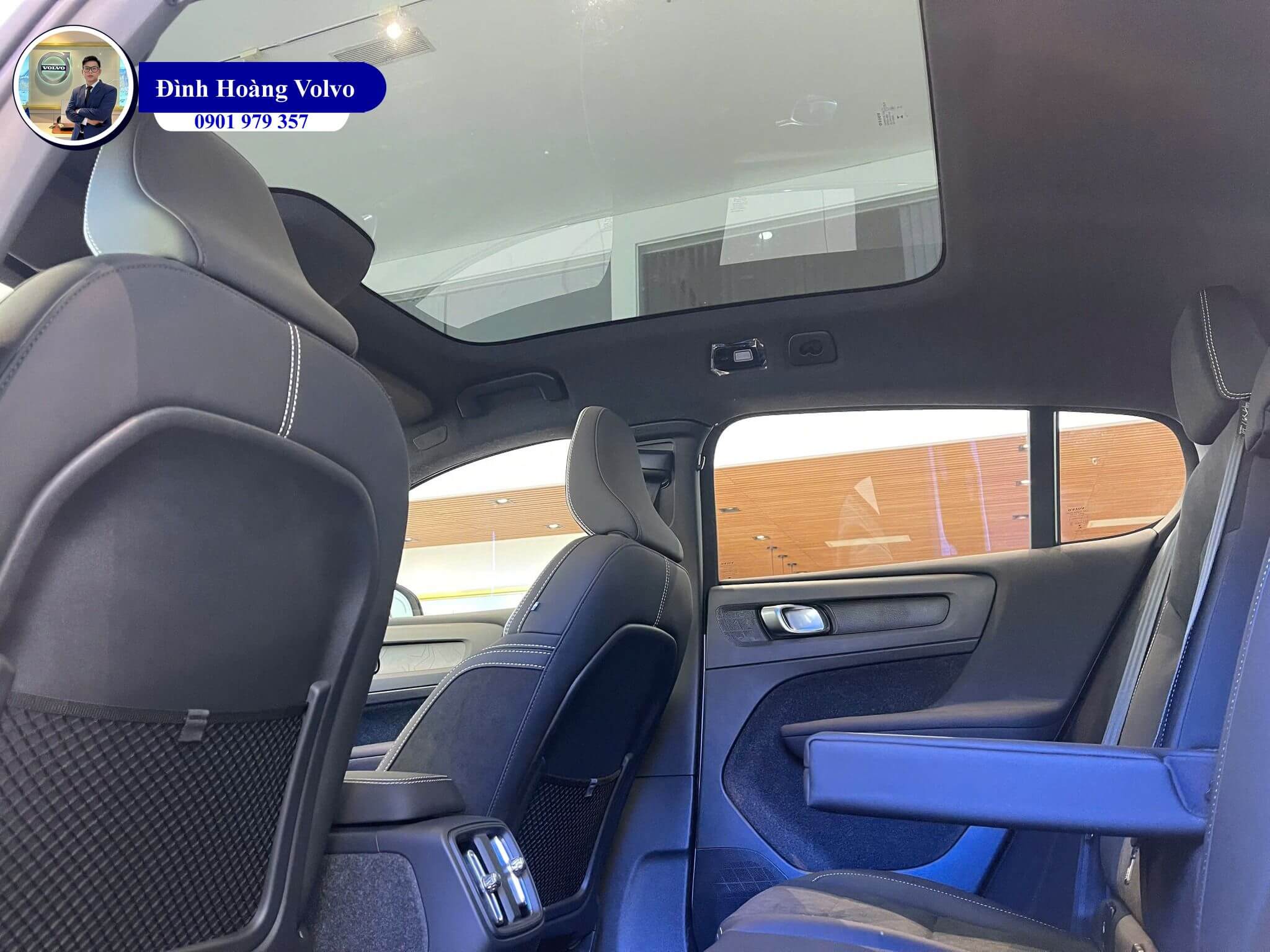 Hình ảnh thực tế chi tiết Volvo EC40 Ultra 2025 Màu Xanh Dương Cloud Blue nội thất Đen Charcoal Leather - Đình Hoàng Volvo Car Đà Nẵng