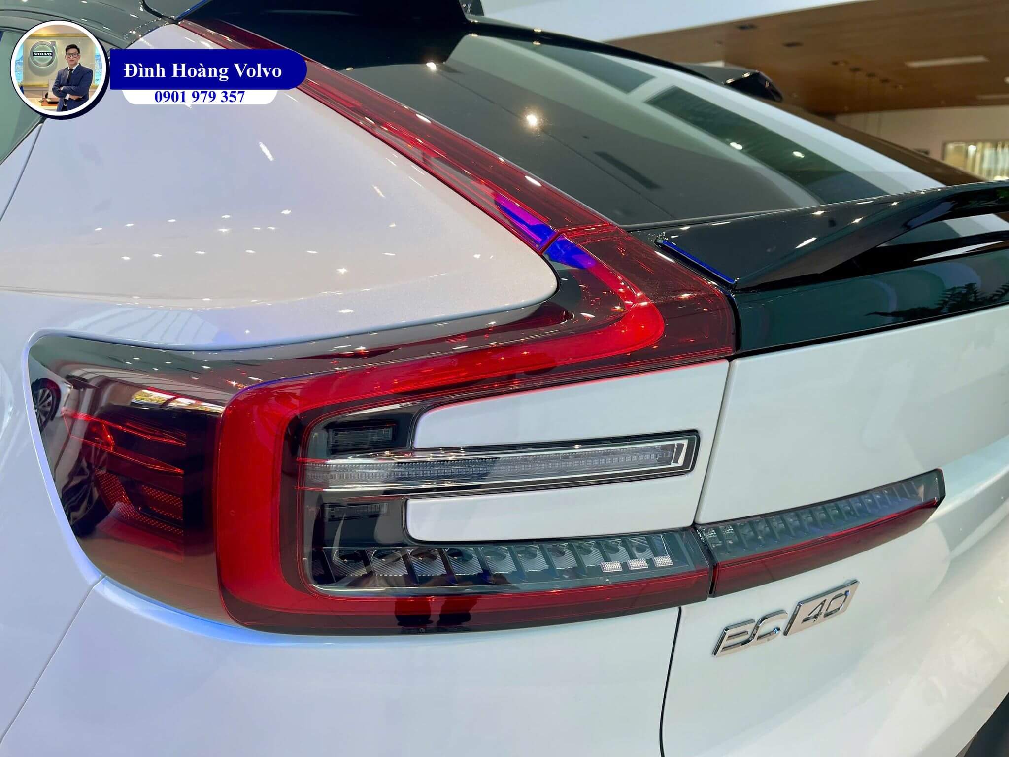 Hình ảnh thực tế chi tiết Volvo EC40 Ultra 2025 Màu Trắng Kim Cương Crystal White nội thất Đen Charcoal Leather - Đình Hoàng Volvo Car Đà Nẵng