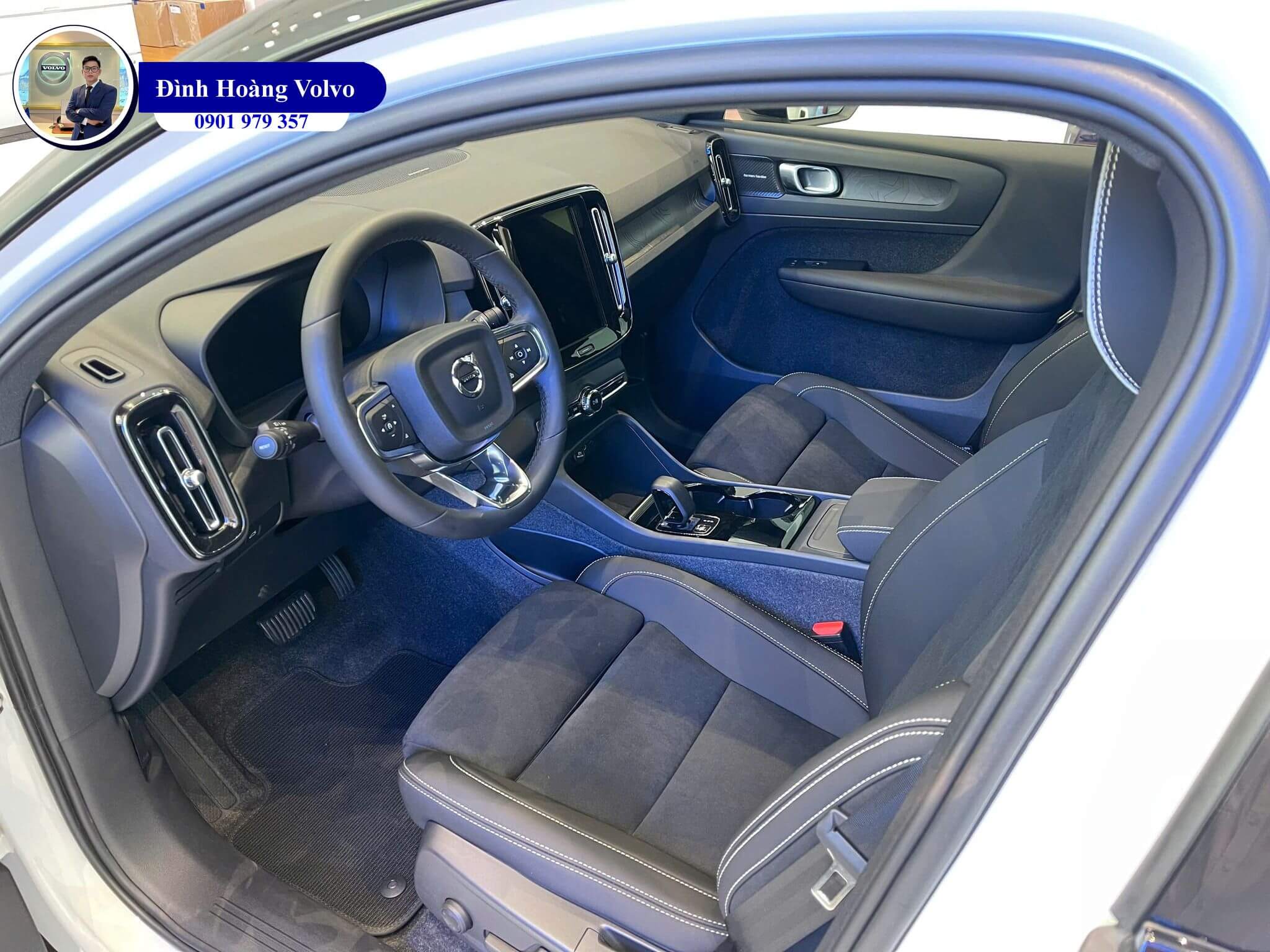 Hình ảnh thực tế chi tiết Volvo EC40 Ultra 2025 Màu Xanh Dương Cloud Blue nội thất Đen Charcoal Leather - Đình Hoàng Volvo Car Đà Nẵng