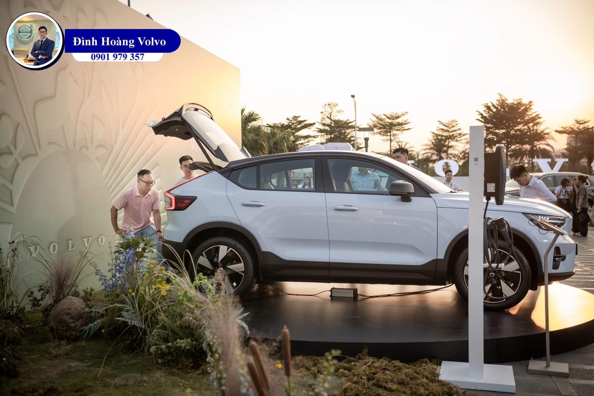 Hình ảnh thực tế chi tiết Volvo EC40 Ultra 2025 Màu Xanh Dương Cloud Blue nội thất Đen Charcoal Leather - Đình Hoàng Volvo Car Đà Nẵng