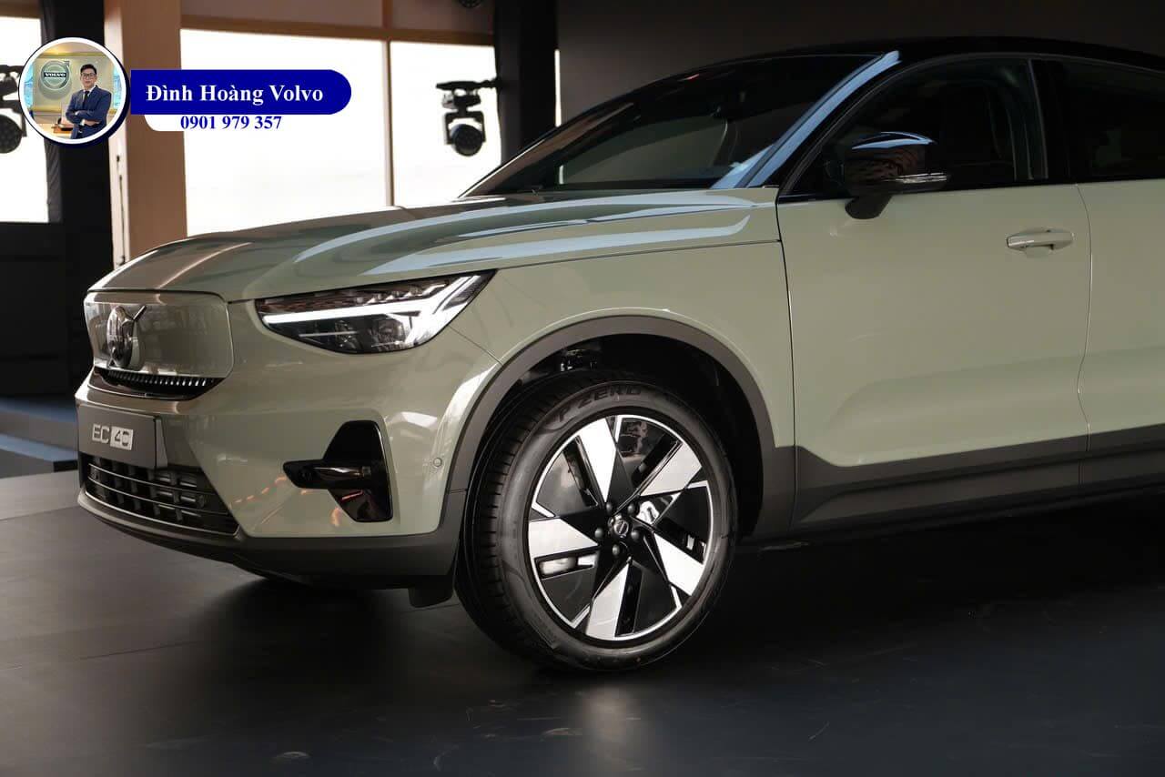 Hình ảnh thực tế chi tiết Volvo EC40 Ultra 2025 Màu Xanh Rêu Sage Green nội thất Đen Charcoal Leather - Đình Hoàng Volvo Car Đà Nẵng