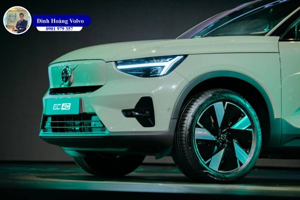 Hình ảnh thực tế chi tiết Volvo EC40 Ultra 2025 Màu Xanh Rêu Sage Green nội thất Đen Charcoal Leather - Đình Hoàng Volvo Car Đà Nẵng