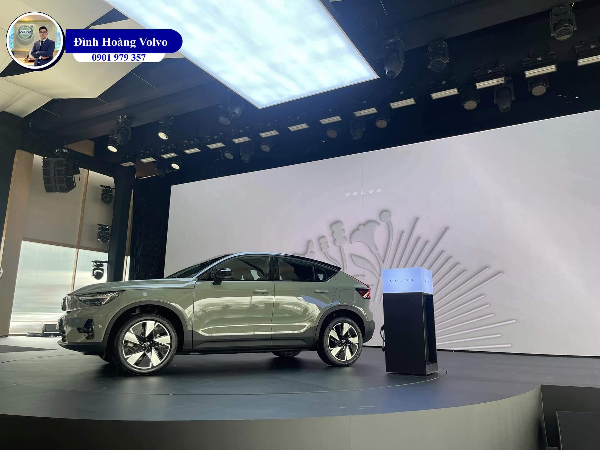 Hình ảnh thực tế chi tiết Volvo EC40 Ultra 2025 Màu Xanh Rêu Sage Green nội thất Đen Charcoal Leather - Đình Hoàng Volvo Car Đà Nẵng