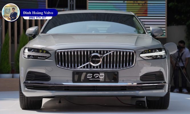 Hình ảnh thực tế chi tiết Volvo S90L T8 Plug in Hybrid Ultra 2025 Màu Xám Xi Măng Vapour Grey nội thất Nâu - Đình Hoàng Volvo Car Đà Nẵng