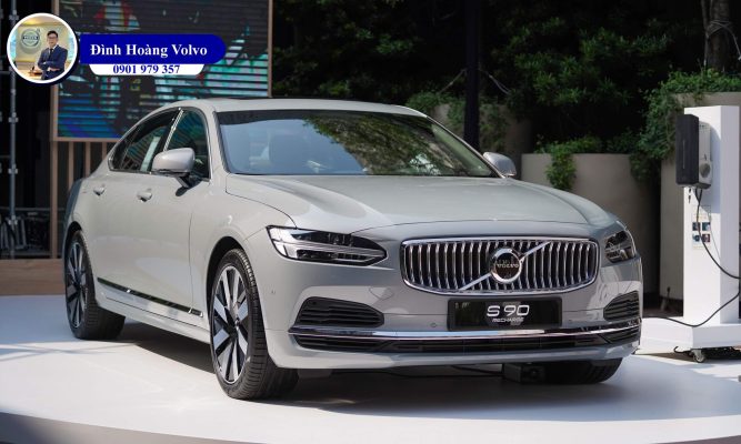Hình ảnh thực tế chi tiết Volvo S90L T8 Plug in Hybrid Ultra 2025 Màu Xám Xi Măng Vapour Grey nội thất Nâu - Đình Hoàng Volvo Car Đà Nẵng
