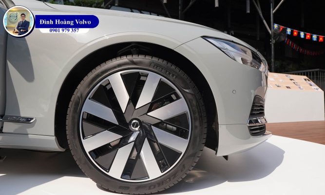 Hình ảnh thực tế chi tiết Volvo S90L T8 Plug in Hybrid Ultra 2025 Màu Xám Xi Măng Vapour Grey nội thất Nâu - Đình Hoàng Volvo Car Đà Nẵng