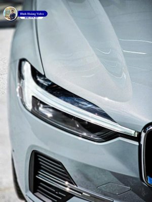 Hình ảnh thực tế chi tiết Volvo XC60 T8 Plug-in Hybrid Ultra 2025 Màu Xám Xi Măng Vapour Grey Nội thất Nâu Maroon và Vàng Amber - Đình Hoàng Volvo Đà Nẵng