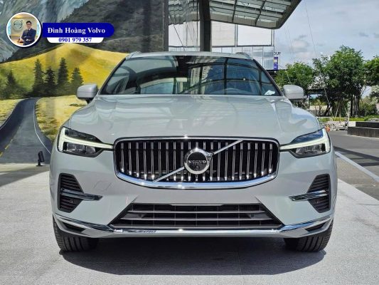 Hình ảnh thực tế chi tiết Volvo XC60 T8 Plug-in Hybrid Ultra 2025 Màu Xám Xi Măng Vapour Grey Nội thất Nâu Maroon và Vàng Amber - Đình Hoàng Volvo Đà Nẵng