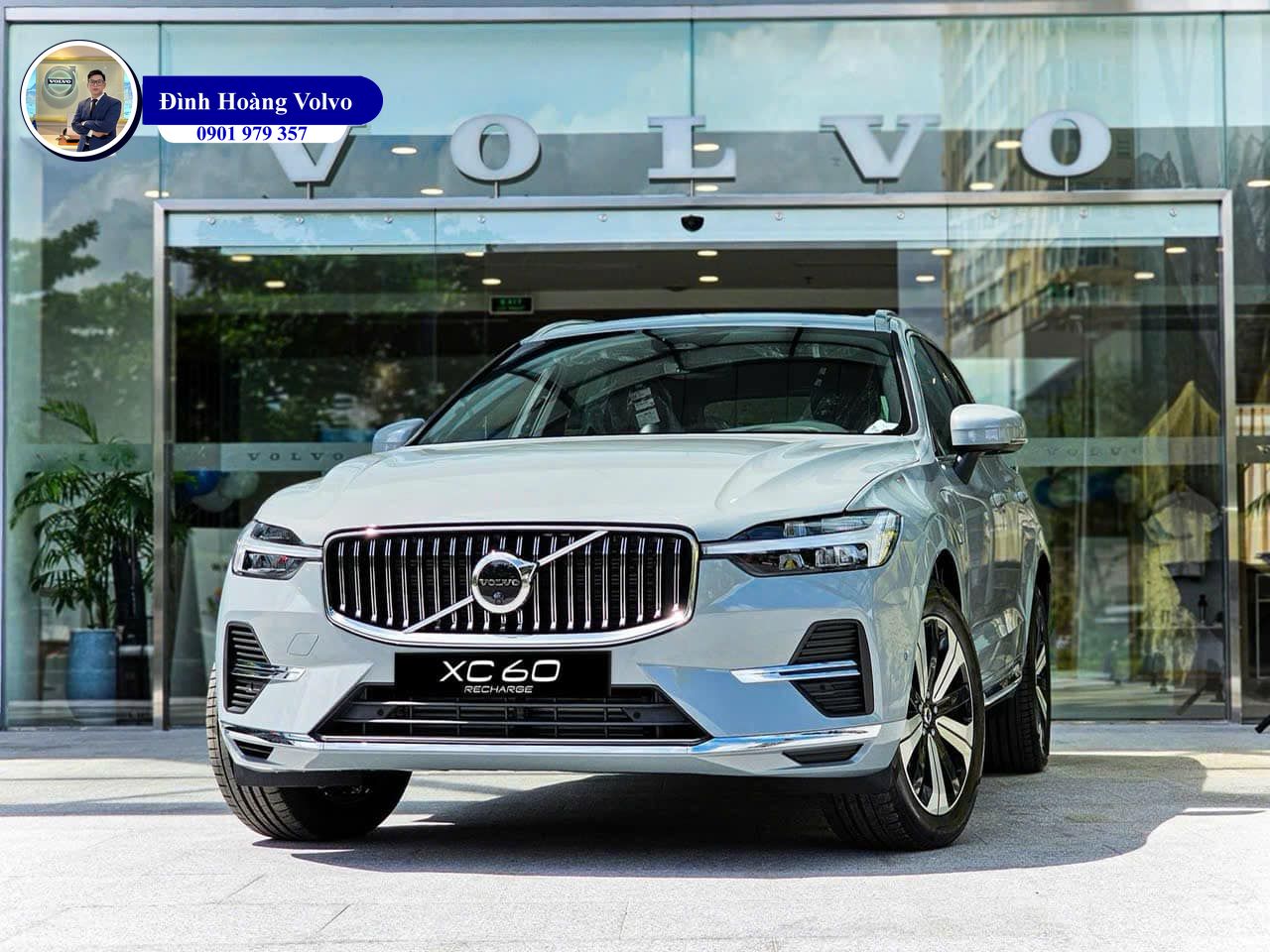 Hình ảnh thực tế chi tiết Volvo XC60 T8 Plug-in Hybrid Ultra 2025 Màu Xám Xi Măng Vapour Grey Nội thất Nâu Maroon và Vàng Amber - Đình Hoàng Volvo Đà Nẵng