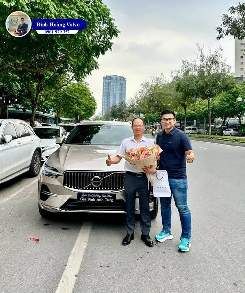 Hình ảnh thực tế chi tiết Volvo XC60 T8 Ultimate Recharge 2023 Màu Trắng Crystal White Nội thất Nâu Maroon và Vàng Amber - Đình Hoàng Volvo (9) Gia lan banh Volvo XC60 B6 T8 Ultimate