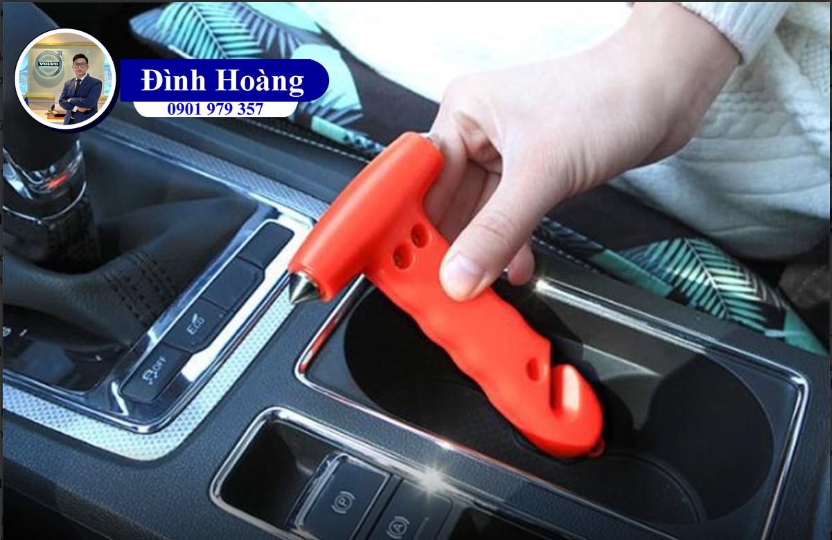 Liệu anh chị đã biết cách sử dụng búa phá kính để thoát hiểm Đình Hoàng Volvo Car Đà Nẵng (1) Liệu anh chị đã biết cách sử dụng búa phá kính để thoát hiểm Đình Hoàng Volvo Car Đà Nẵng (1)