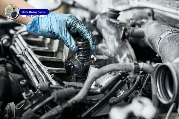 Những Yếu Tố Ảnh Hưởng Đến Tuổi Thọ Dầu Nhớt Động Cơ Đình Hoàng Volvo Car Đà Nẵng6