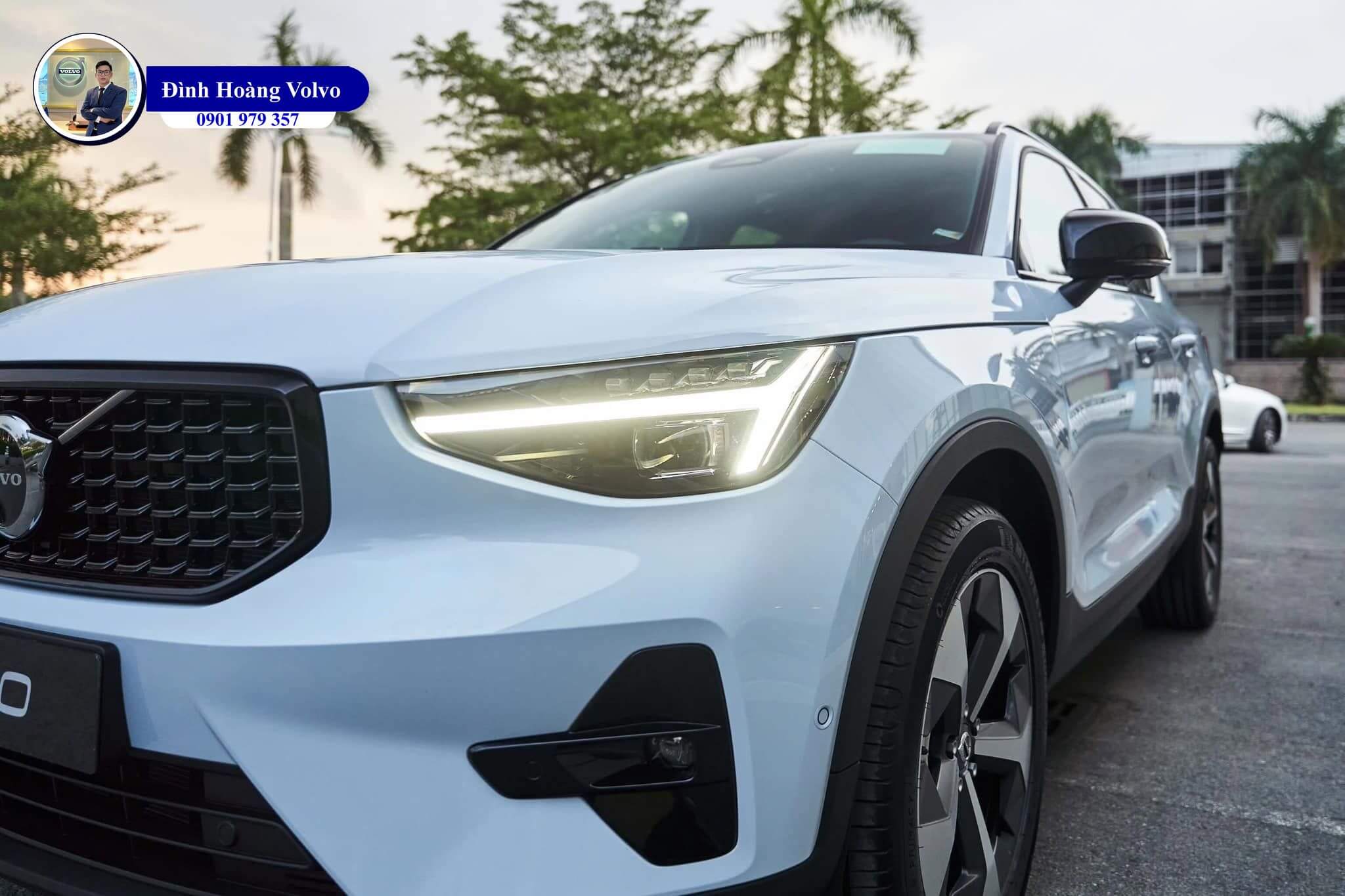 Hình ảnh thực tế chi tiết Volvo XC40 B5 Ultimate 2025 Màu Xanh Cloud Blue nội thất Đen Charcoal Leather - Đình Hoàng Volvo