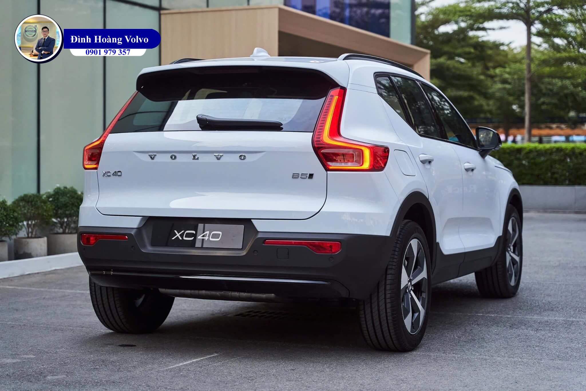 Hình ảnh thực tế chi tiết Volvo XC40 B5 Ultimate 2025 Màu Xanh Cloud Blue nội thất Đen Charcoal Leather - Đình Hoàng Volvo