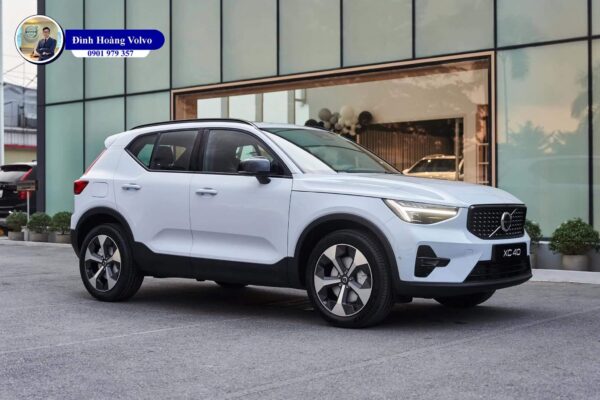 Hình ảnh thực tế chi tiết Volvo XC40 B5 Ultimate 2025 Màu Xanh Cloud Blue nội thất Đen Charcoal Leather - Đình Hoàng Volvo
