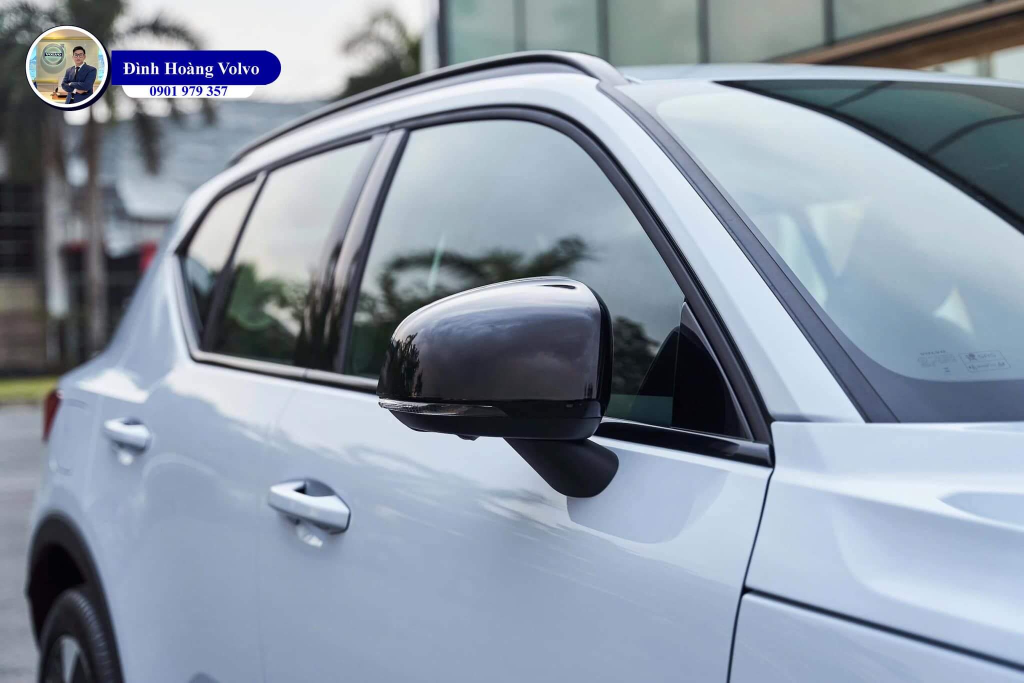 Hình ảnh thực tế chi tiết Volvo XC40 B5 Ultimate 2025 Màu Xanh Cloud Blue nội thất Đen Charcoal Leather - Đình Hoàng Volvo
