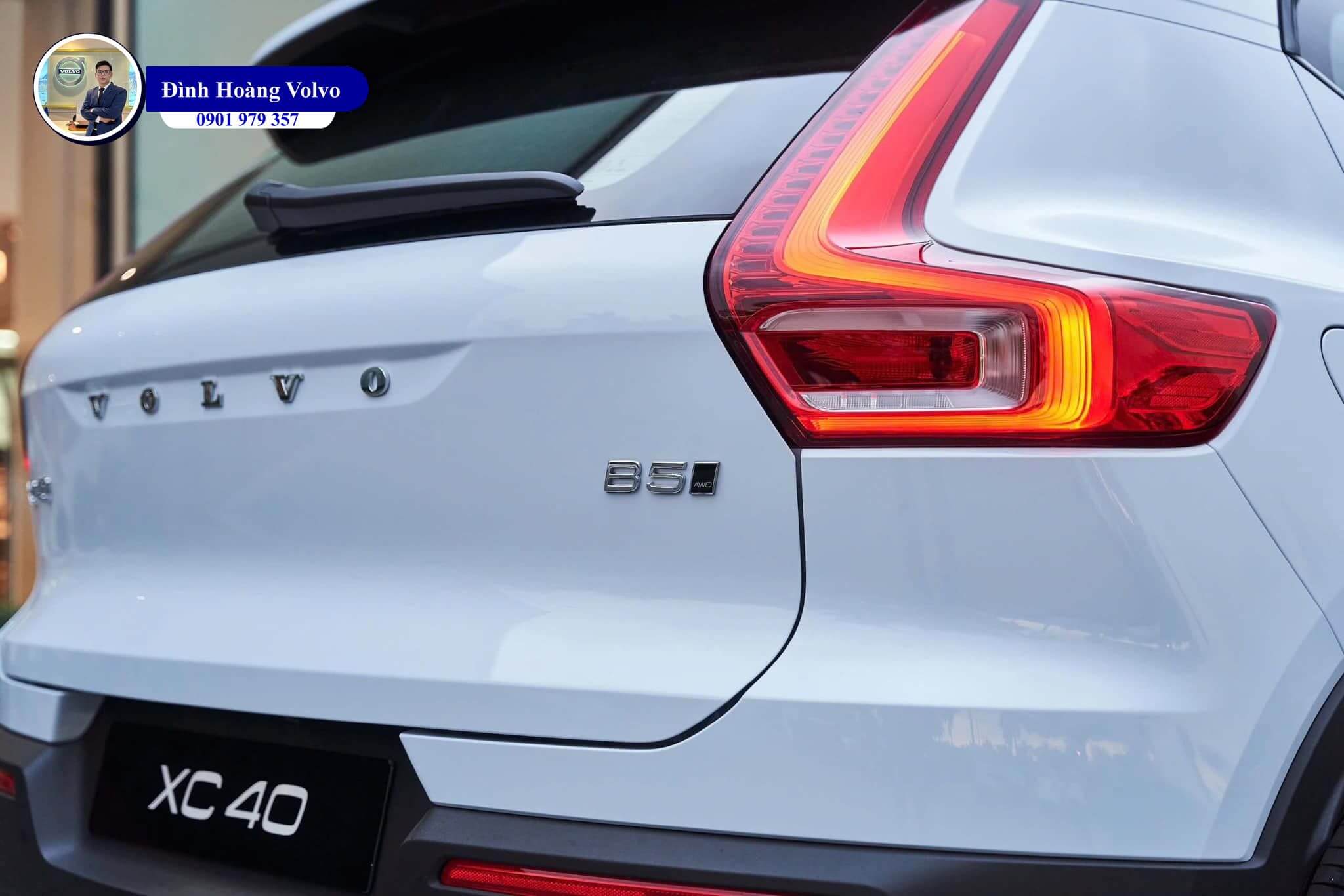 Hình ảnh thực tế chi tiết Volvo XC40 B5 Ultimate 2025 Màu Xanh Cloud Blue nội thất Đen Charcoal Leather - Đình Hoàng Volvo