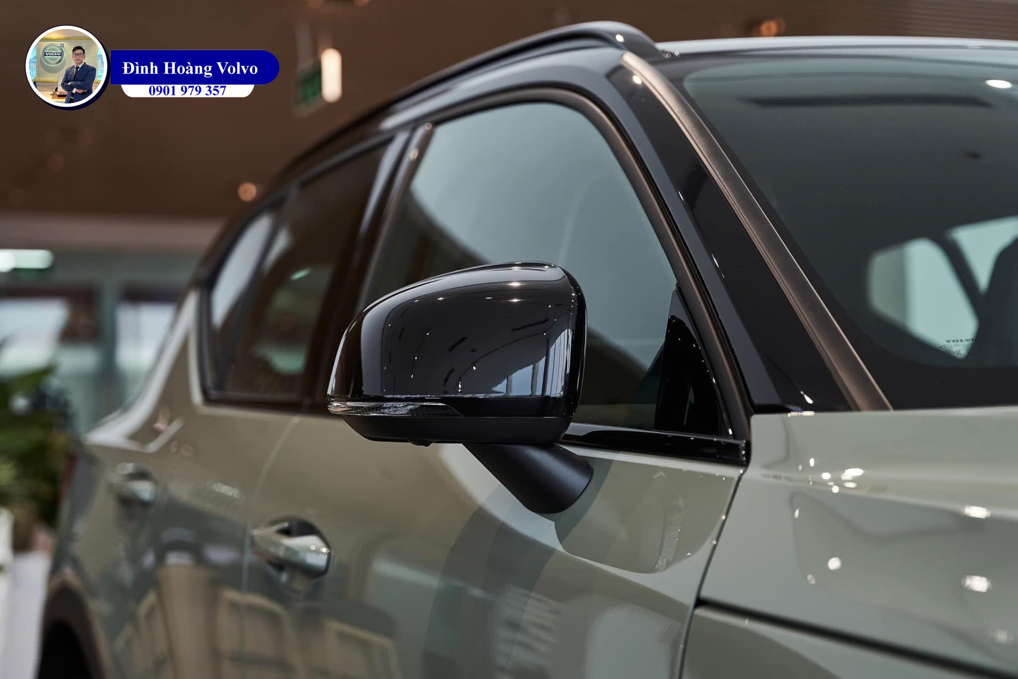 Hình ảnh thực tế chi tiết Volvo XC40 B5 Ultra 2025 Màu Xanh Sage Green nội thất Đen Charcoal Leather - Đình Hoàng Volvo Hình ảnh thực tế chi tiết Volvo XC40 B5 Ultra 2025 Màu Xanh Sage Green nội thất Đen Charcoal Leather - Đình Hoàng Volvo