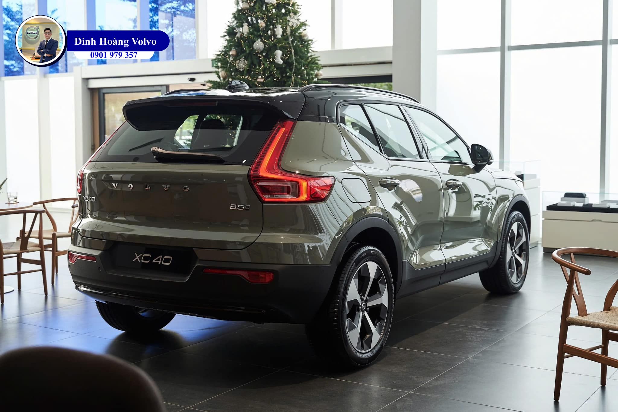 Hình ảnh thực tế chi tiết Volvo XC40 B5 Ultra 2025 Màu Xanh Sage Green nội thất Đen Charcoal Leather - Đình Hoàng Volvo Hình ảnh thực tế chi tiết Volvo XC40 B5 Ultra 2025 Màu Xanh Sage Green nội thất Đen Charcoal Leather - Đình Hoàng Volvo