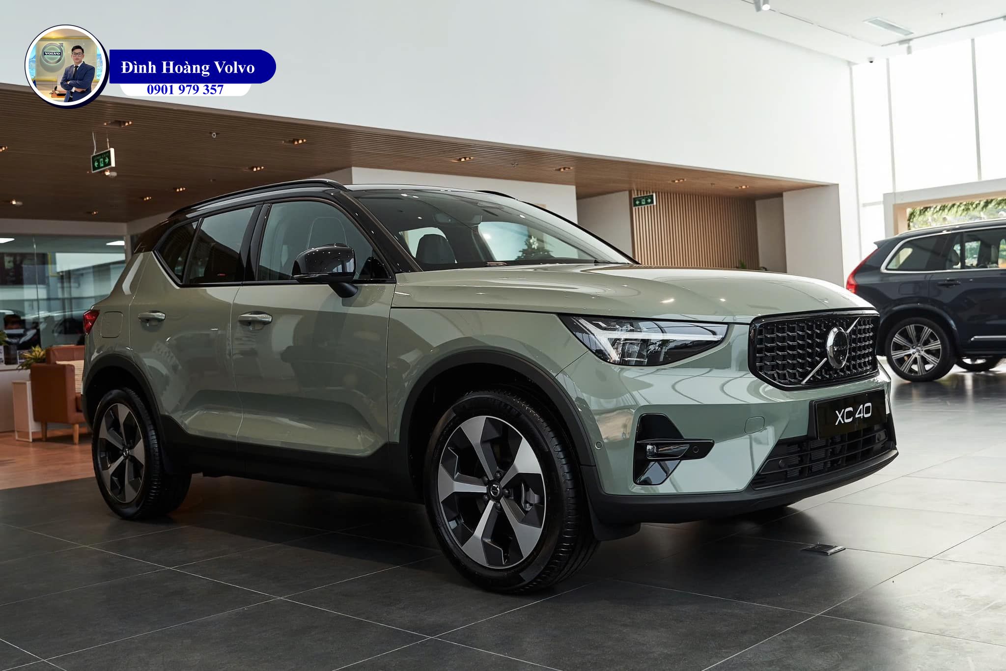 Hình ảnh thực tế chi tiết Volvo XC40 B5 Ultra 2025 Màu Xanh Sage Green nội thất Đen Charcoal Leather - Đình Hoàng Volvo Hình ảnh thực tế chi tiết Volvo XC40 B5 Ultra 2025 Màu Xanh Sage Green nội thất Đen Charcoal Leather - Đình Hoàng Volvo