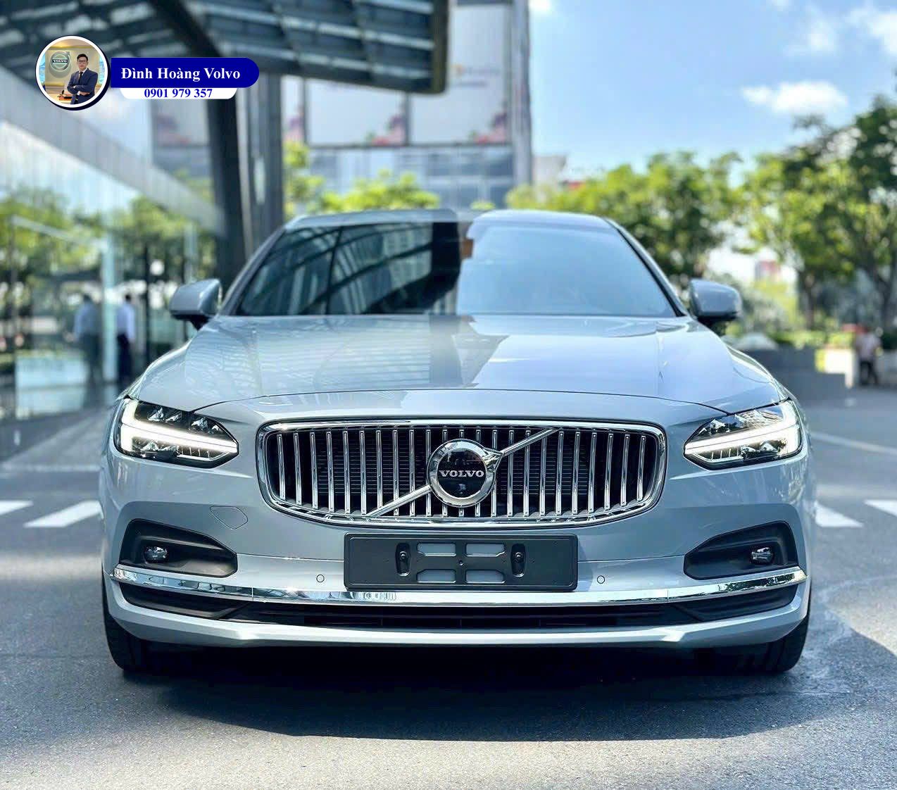 Hình ảnh thực tế chi tiết Volvo S90L B6 Plug in Hybrid Ultra 2025 Màu Xám Xi Măng Vapour Grey nội thất Nâu - Đình Hoàng Volvo Car Đà Nẵng Hình ảnh thực tế chi tiết Volvo S90L B6 Plug in Hybrid Ultra 2025 Màu Xám Xi Măng Vapour Grey nội thất Nâu - Đình Hoàng Volvo Car Đà Nẵng