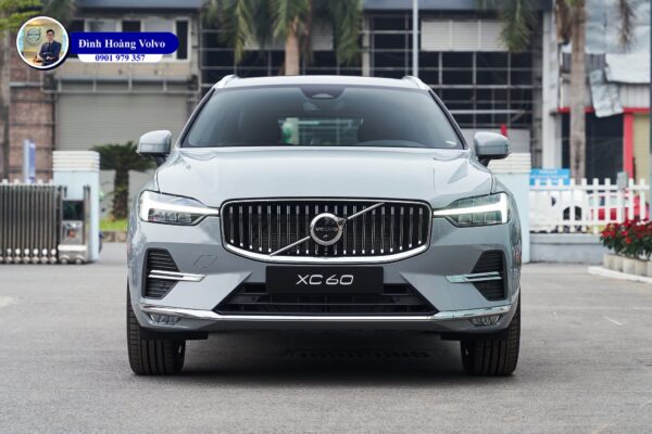 Hình ảnh thực tế chi tiết Volvo XC60 B6 Ultra 2025 Màu Xám Xi Măng Vapour Grey nội thất Nâu - Đình Hoàng Volvo Car Đà Nẵng