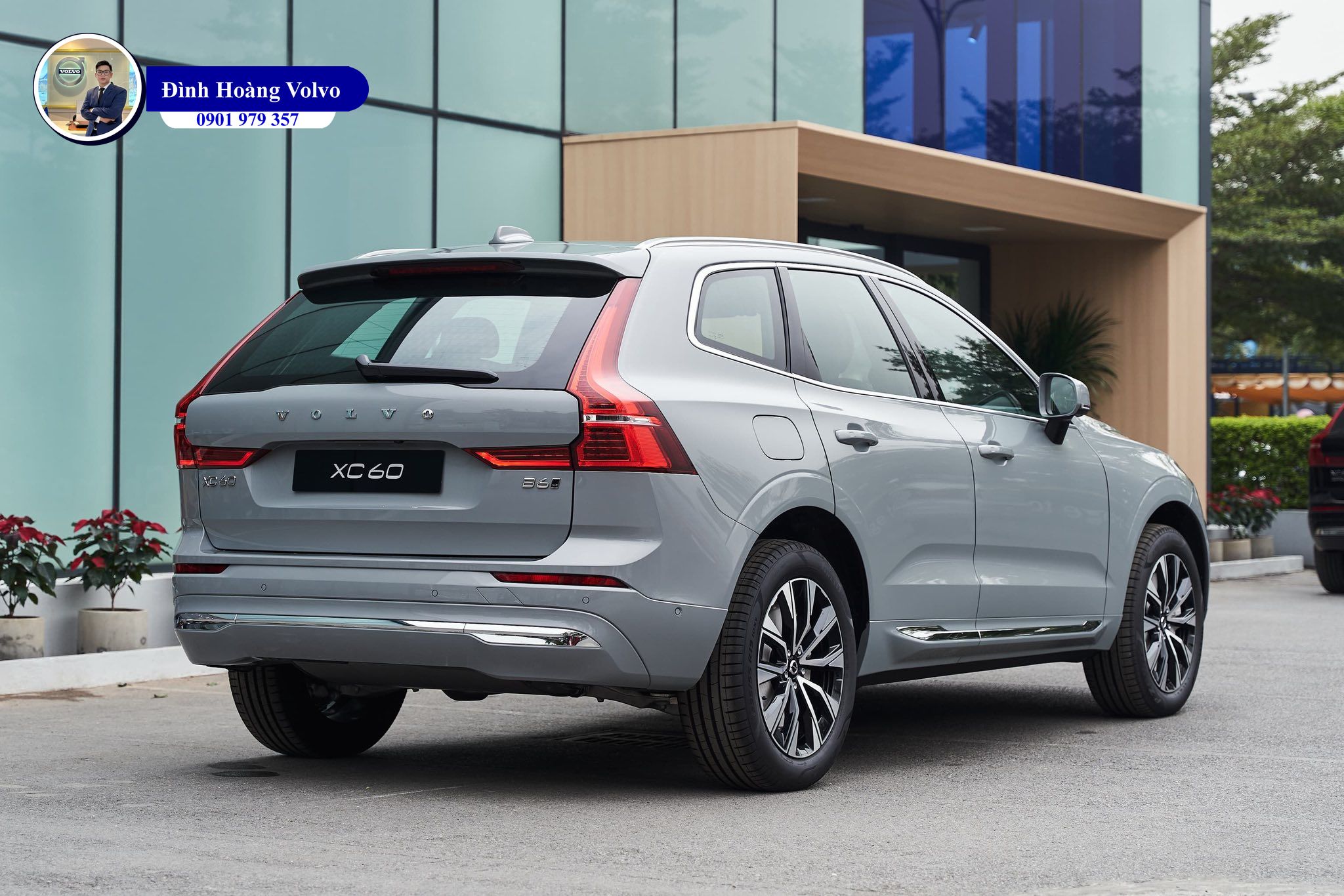 Hình ảnh thực tế chi tiết Volvo XC60 B6 Ultra 2025 Màu Xám Xi Măng Vapour Grey nội thất Nâu - Đình Hoàng Volvo Car Đà Nẵng Hình ảnh thực tế chi tiết Volvo XC60 B6 Ultra 2025 Màu Xám Xi Măng Vapour Grey nội thất Nâu - Đình Hoàng Volvo Car Đà Nẵng
