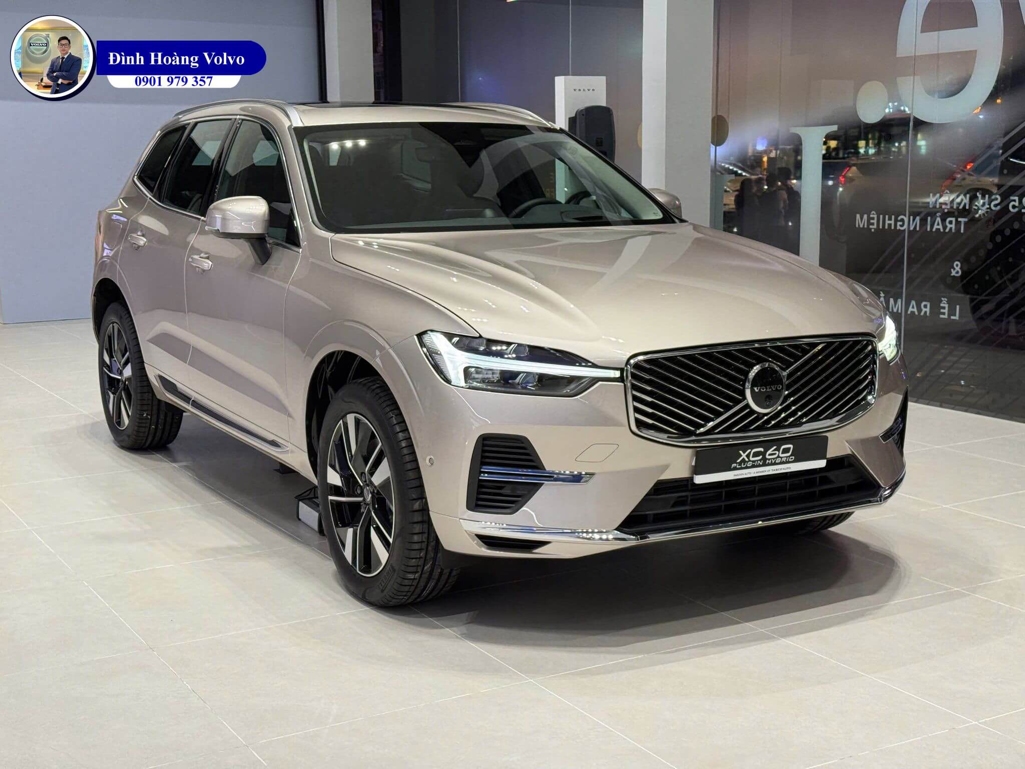 Volvo XC60 B5 Ultra màu Vàng Đồng Bright Dusk 2026 - Đình Hoàng Volvo